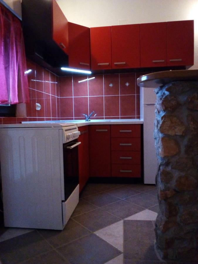 Studio Apartman Hrast Seline Exteriér fotografie