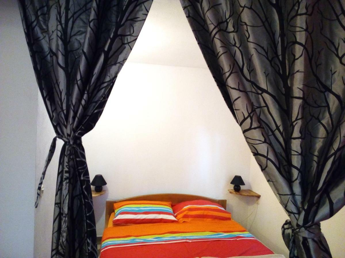 Studio Apartman Hrast Seline Exteriér fotografie