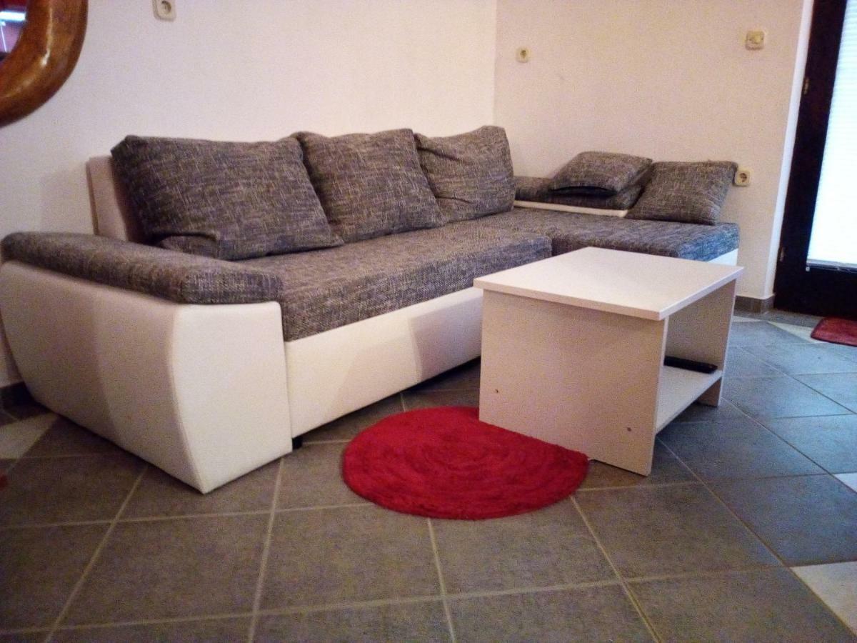 Studio Apartman Hrast Seline Exteriér fotografie